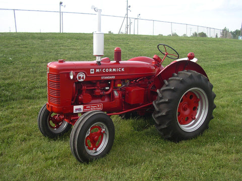 Case IH Mccormick Super W4 Tractor Operator's Manual 1004294R2